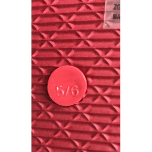 🌹Women’s Flip Flops Bebe Tierla Lightly Cushioned Footbed Size 5/6 Red/ White - Picture 9 of 12